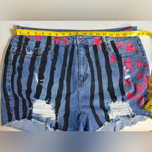 Her Universe DC Comics Birds of Prey Harley Quinn Denim Stars&Stripes Shorts 15 - Picture 9 of 14